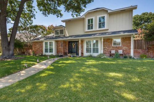 9743 Amberley Dr, Dallas, TX 75243-2302