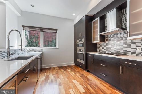 154 Front St, Philadelphia PA  19106-0020 exterior