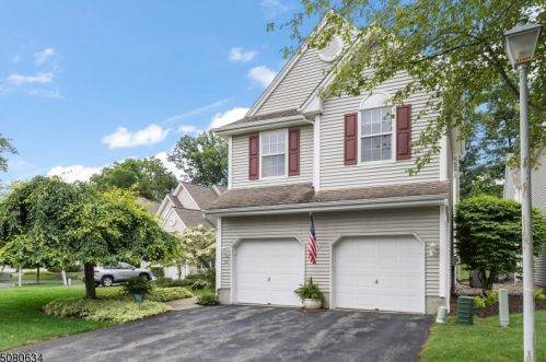 16 Mulberry Ln, Mount Arlington, NJ 07856-1398