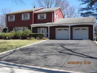 510 Fordham Pl, Paramus, NJ 07652-5638