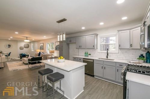 3007 Dogwood Dr, Atlanta GA  30344-3905 exterior