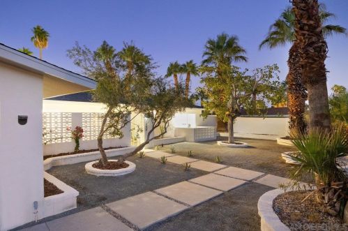 1490 Via Roberto Miguel, Palm Springs, CA 92262-5467