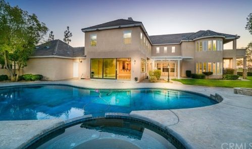 7300 Chateau Rdg Ln, Riverside CA  92506-7542 exterior