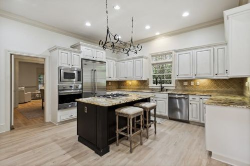 33 Habersham Cove Dr, Atlanta GA  30305-5402 exterior