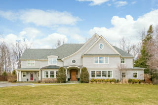 31 Holly Ln, Tokeneke, CT 06820-3304