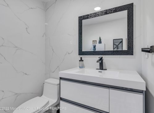 718 Grassmere Ave, Tinton Falls NJ  07712-4333 exterior