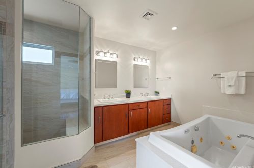 1717 Iwi Way, Honolulu HI  96816-3826 exterior