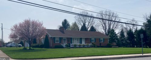 64 Amberview Dr, York, PA 17315-1302