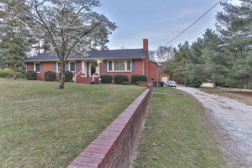 700 Hillcrest Dr, Rockingham, NC 28379-2518