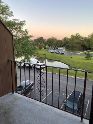 611 Briar Hill Ln, Addison, IL 60101-2260