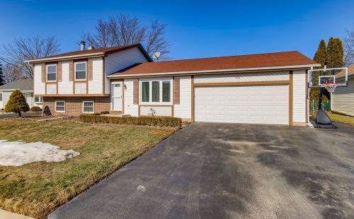 684 San Diego Pl, Hanover Park, IL 60103-4725