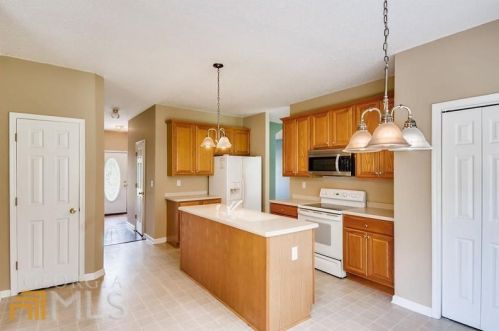 110 Melrose Creek Dr, Stockbridge GA  30281-2333 exterior