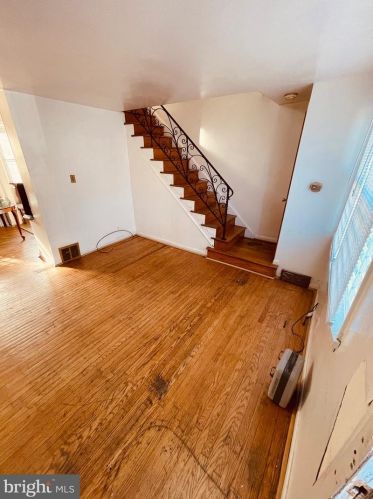 5255 Glenloch St, Philadelphia, PA 19124-1545