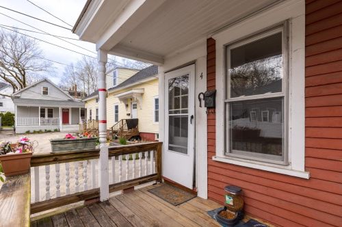 4 Fern Ct, Dover, NH 03820-3618