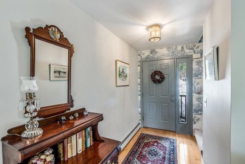 76 Fenwood Dr, New London, NH 03257-5793