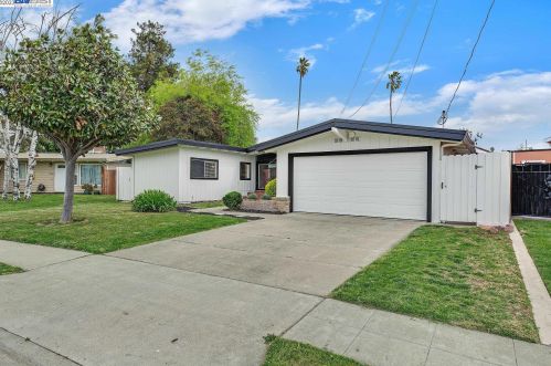 27840 Coronado Way, Hayward, CA 94545-4624