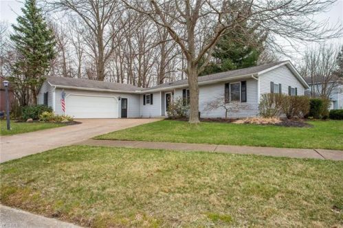 4525 Mapleview Dr, Vermilion, OH 44089-3431
