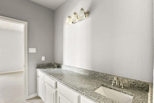 4720 Shackleford St, Fort Worth TX  76119-3563 exterior