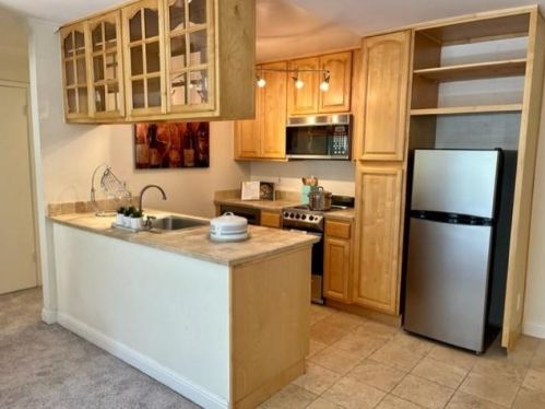 121 Piccadilly Pl, San Bruno, CA 94066-2151