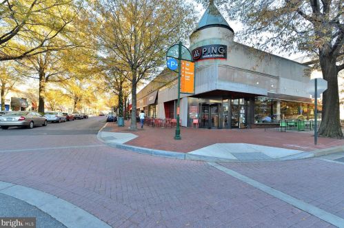 2618 Arlington Mill Dr, Arlington VA  22206-4059 exterior