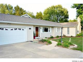 2123 Lake Hills Dr, Pittsburg, IL 62471-3911