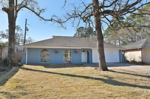 2 Midwood Cir, Conroe, TX 77301-4645