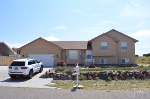 136 Cellini Dr, Pueblo, CO 81007-6377
