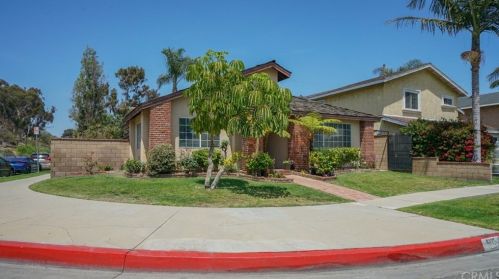 5037 119th Pl, Hawthorne, CA 90250-2714