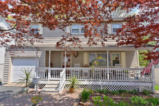 160 Lions Head Dr, Wayne, NJ 07470-4051