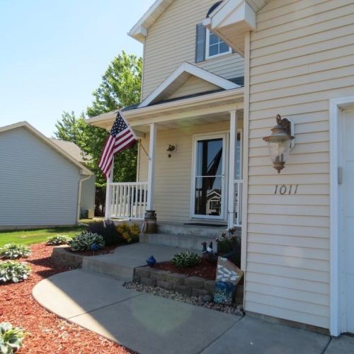 1011 Strawberry Ct, Sauk Rapids, MN 56379-4635