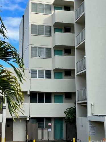 1555 Pohaku St, Honolulu HI  96817-2852 exterior