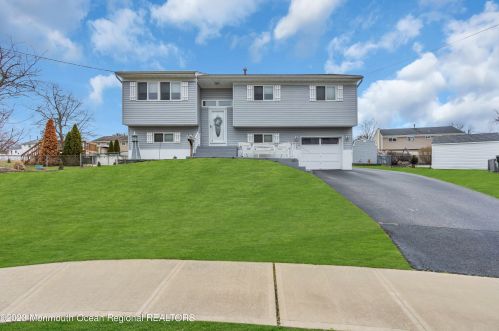 15 Dover Ct, Hazlet, NJ 07730-2208
