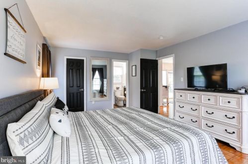 1546 Dunmore Dr, Lancaster PA  17602-1247 exterior