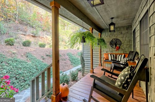 725 Kingwood Dr, Clayton, GA 30525-5586
