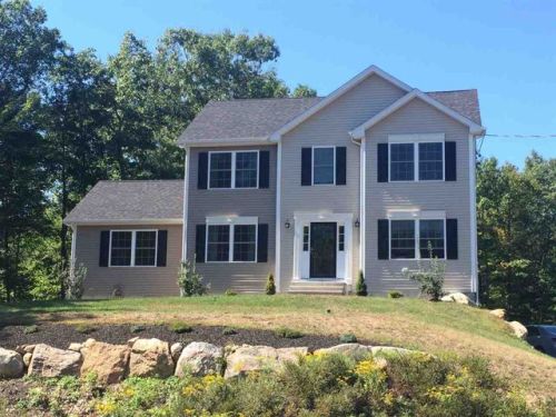 104 Monarch Ave, Goffstown, NH 03045-2724