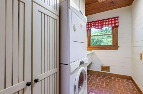 1630 Brandon Hall Dr, Atlanta GA  30350-3703 exterior