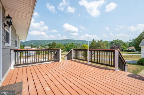 201 Pointfield Dr, Harpers Ferry WV 25425-5173 exterior