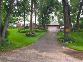 6634 Victoria Ct, Demotte, IN 46310-9422