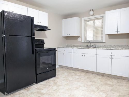 1325 Red Oaks Cir, Springfield, OH 45506-4015