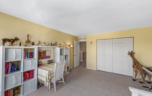 439 Westport Dr, Pingree Grove IL  60140-9172 exterior