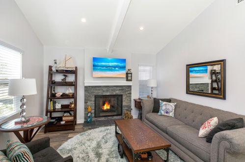 4740 4th St, Carpinteria, CA 93013-2246