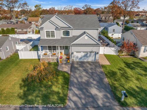 2427 Moore Ave, Point Pleasant Beach, NJ 08742-3711