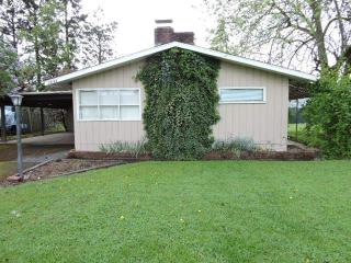 2092 2nd St, Springfield OR  97477-2124 exterior