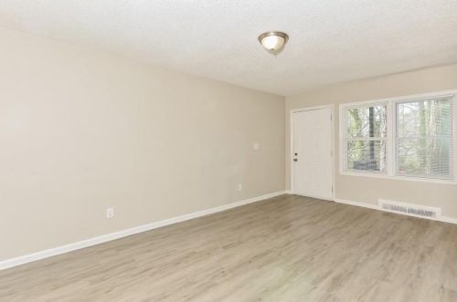1180 Dolphin Dr, Atlanta, GA 30311-2804