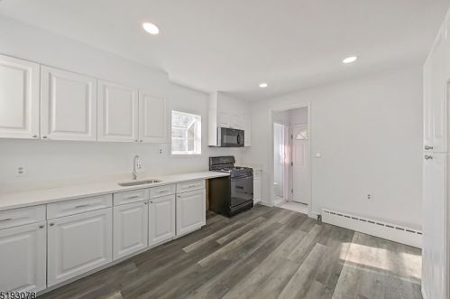 76 Passaic Ave, Paterson NJ  07506-1406 exterior