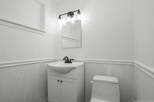 10 Harvann Rd, Norwalk CT  06850-1905 exterior