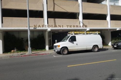 1560 Kanunu St, Honolulu HI  96814-3244 exterior