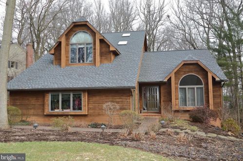 306 Winding Hill Dr, Lancaster, PA 17601-1760