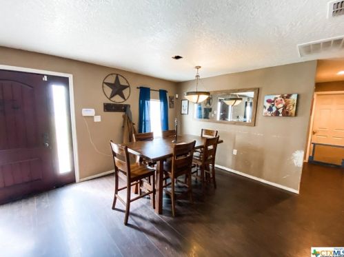 302 Mccormick Dr, Victoria, TX 77904-9631
