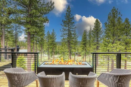 9513 Cloudcroft Ct, Truckee CA  96161-4314 exterior